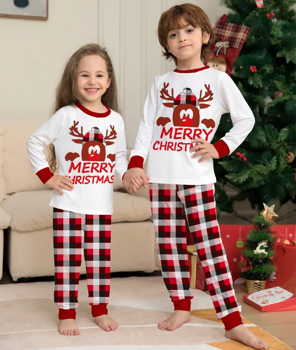 Roupas familiares combinando impressão de feliz Natal, pijama xadrez bonito dos desenhos animados, pijamas casuais macios, look de Natal, inverno, 2024