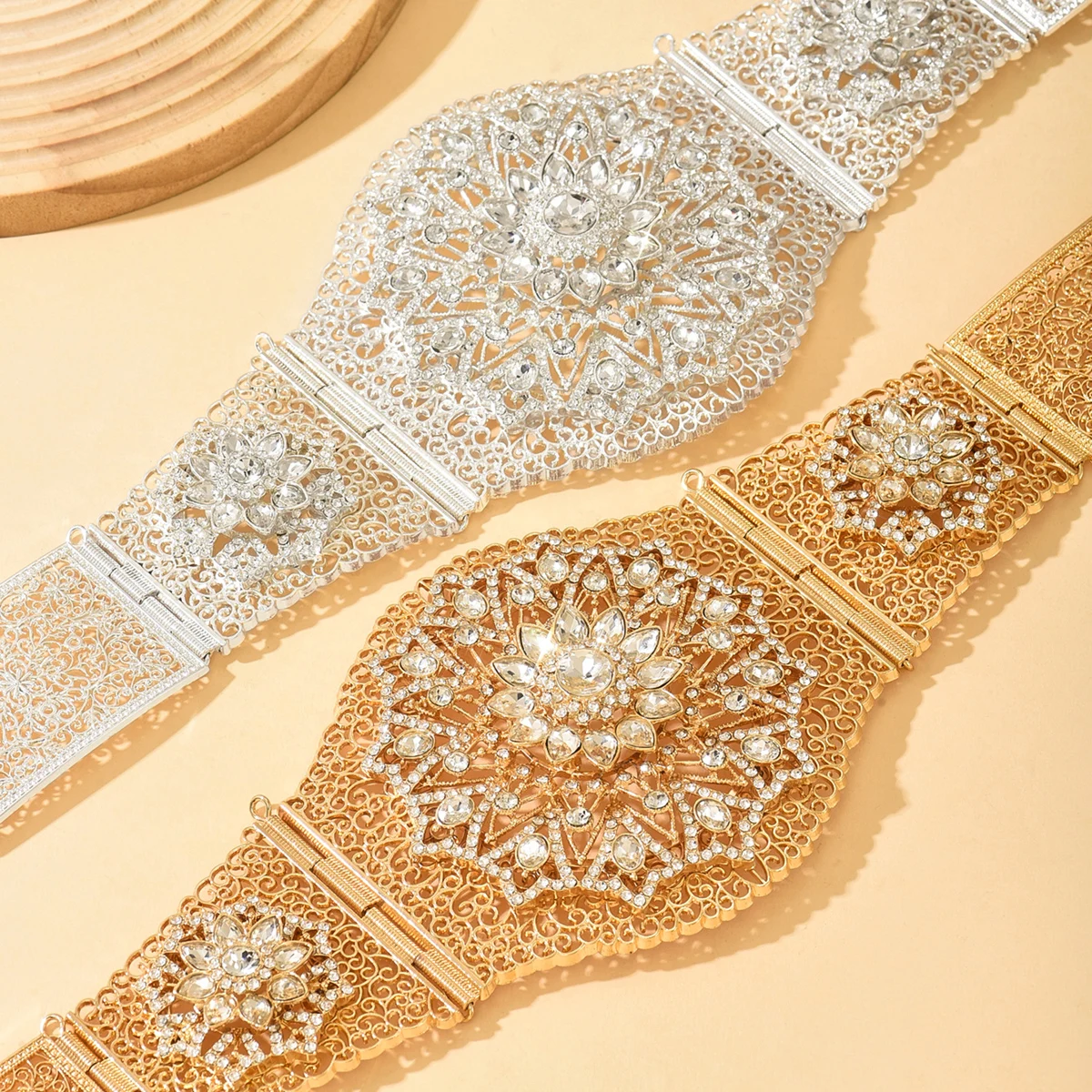 Luxurious Gold-Plated Bride's Belt with Hollow Pattern Crystal Inlay Grandiose Festive Gift Moroccan Metal Wide Waist Seal
