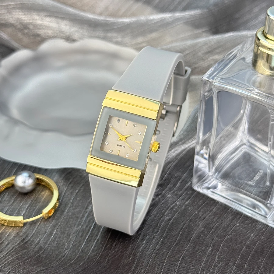 Fashion Colored Square Silicone Quartz Watch Small Student Watch Stylish Compact Timepiece for Youth