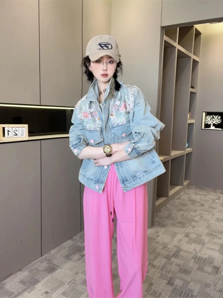 Giacca di jeans corta primavera autunno 2025 Cappotto di jeans da donna con ricamo nuovo Capispalla di jeans da donna in stile cinese Cappotto di jeans larghi da donna