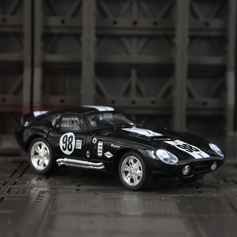 

Модель автомобиля Ford Shelby Cobra из сплава металла в масштабе 1:32, двери, передний капот и багажник открываются, подходит для коллекционирования.