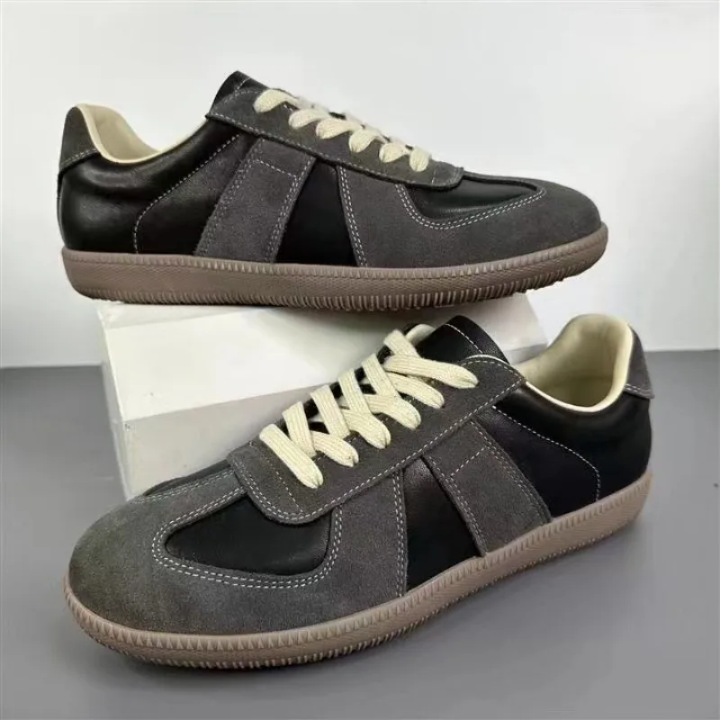 

2025 Designer Men Sneakers Vintage Black Real Leather Cowhide Casual Shoes Lace Up White Flat Walking Shoes Luxury Men Trainers