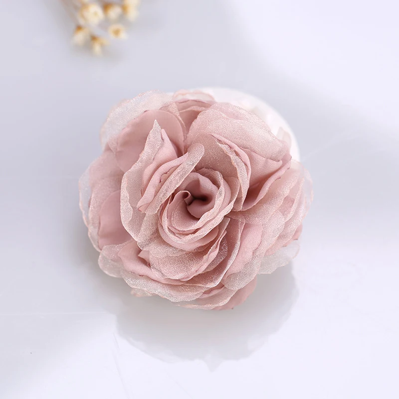 Broche fleur de camélia pour femme, beau gril, facile à assortir, broche de fête de bureau, tissu tendance, cadeaux