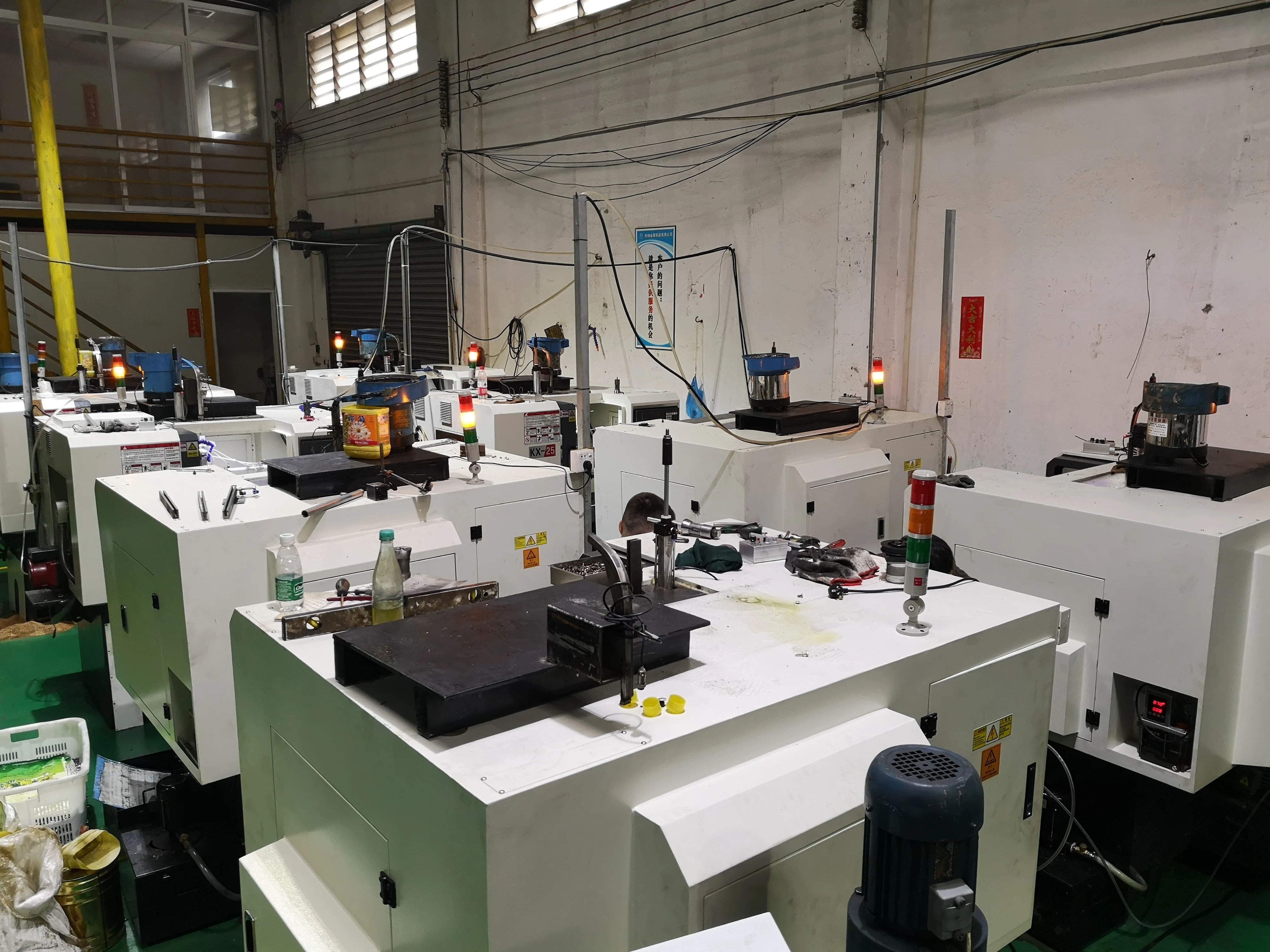 Máquina combinada de torneamento e fresagem de torno CNC automático chinês