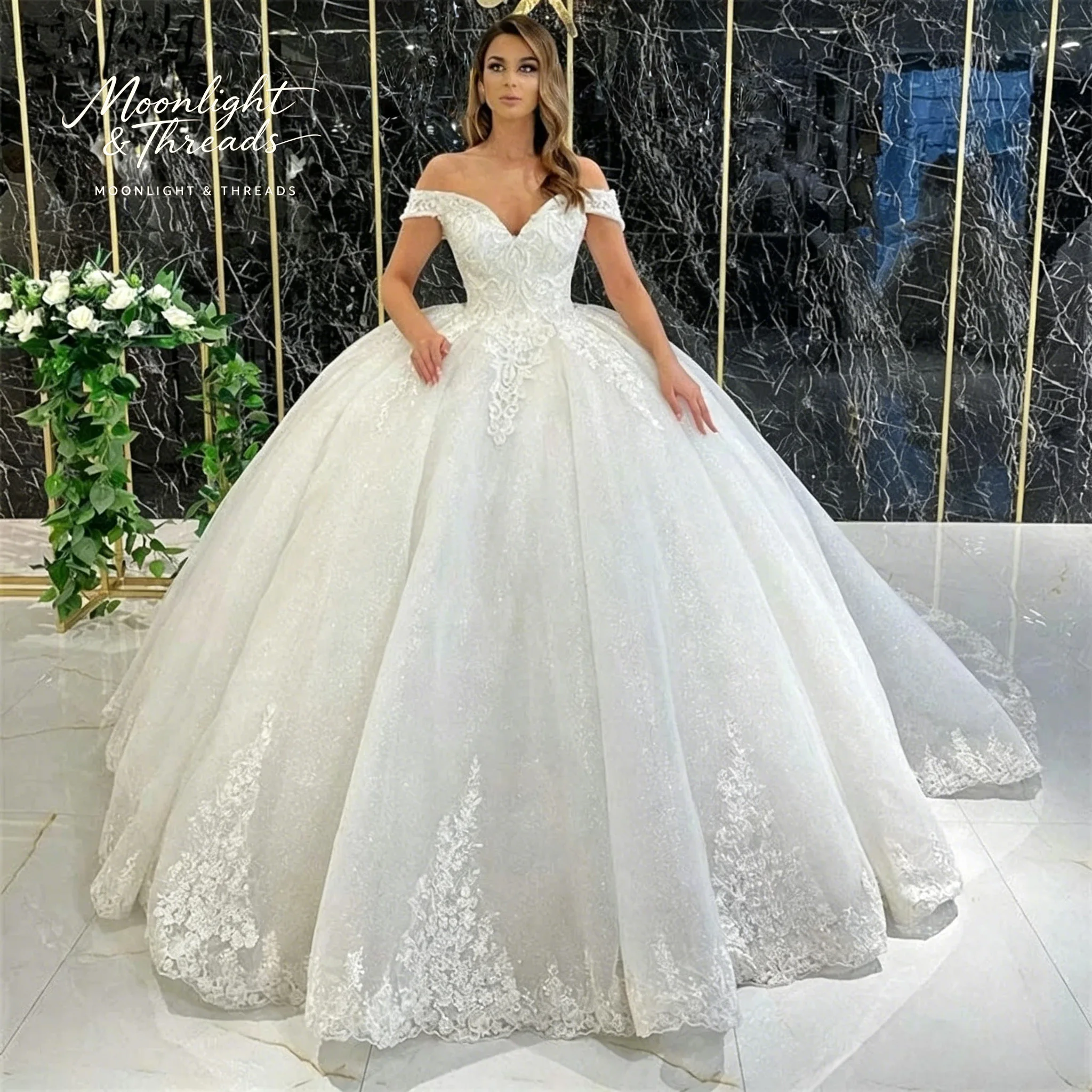 Gorgeous white off-shoulder V-neck ball gown floor-length formal wedding dress with exquisite embroidery