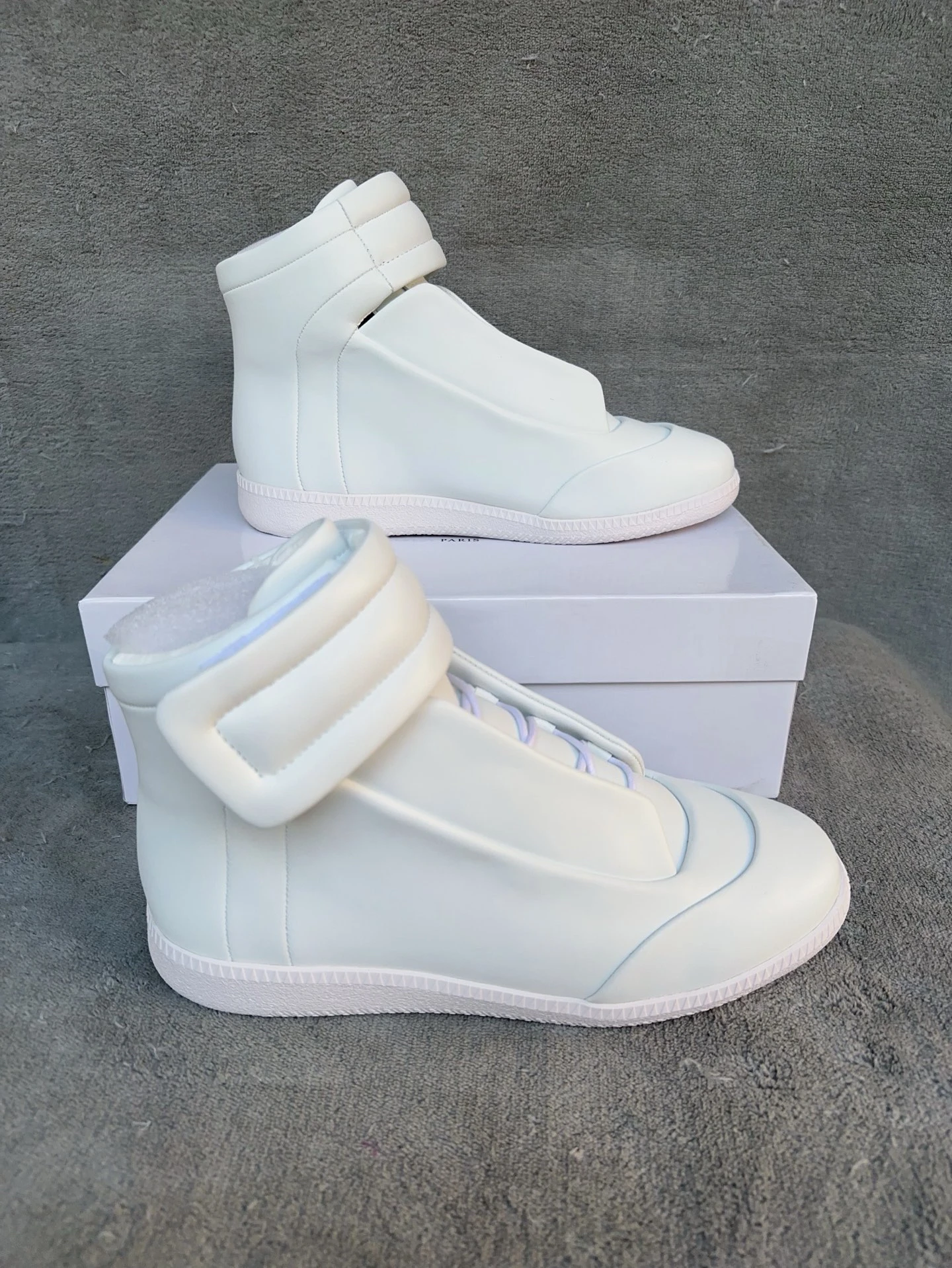 

Couple Style High-end Brand Casual Running Shoes Genuine Leather Upper Premium Outdoor Sports Leisure High-top Flat Shoes