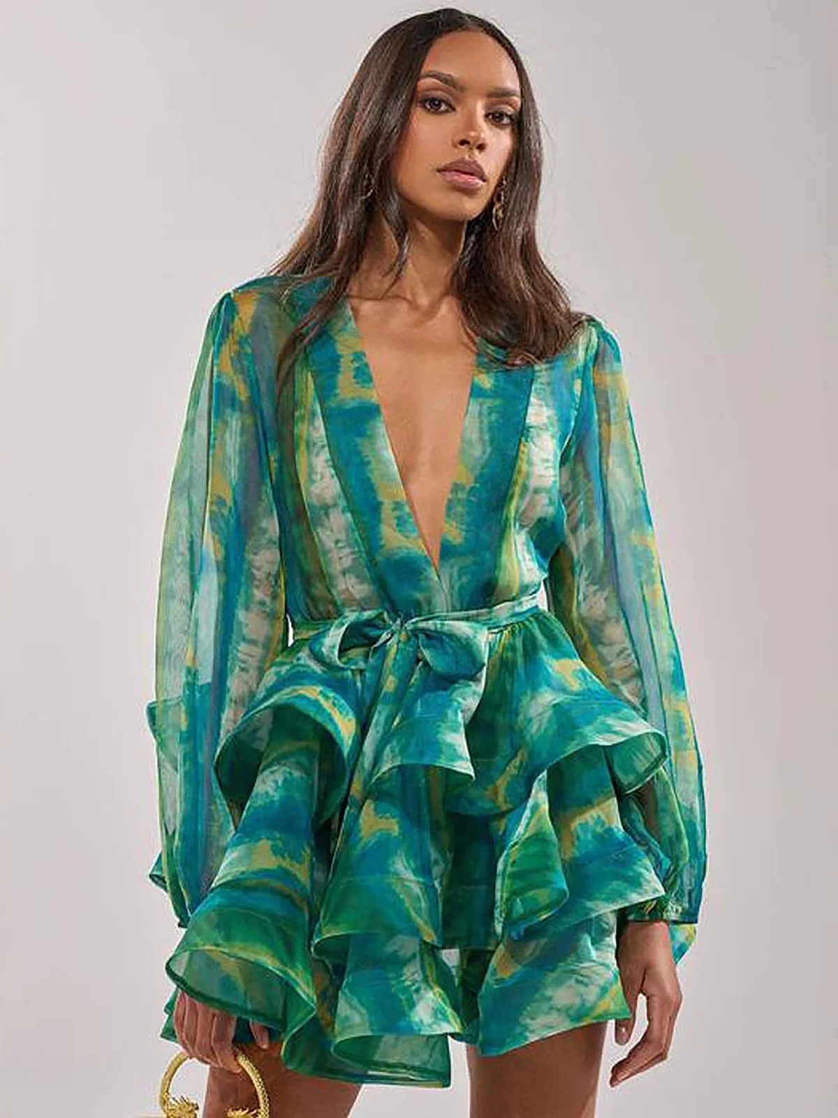 Damen Tie-Dye Boho Minikleid mit tiefem V-Ausschnitt, Laternenärmeln, Taillengürtel, gestuften Rüschen und lockerem, fließendem Saum aus Chiffon – schicke Partykleider – Detail 4