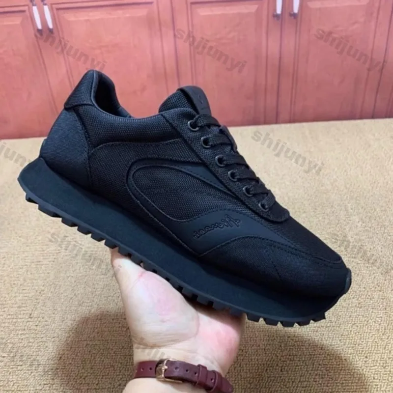 Soft Soled Shoes Men's 2025 Fashion Summer Breathable Round Head Casual Sport Shoes Edition Retro Comfortable Running Shoes