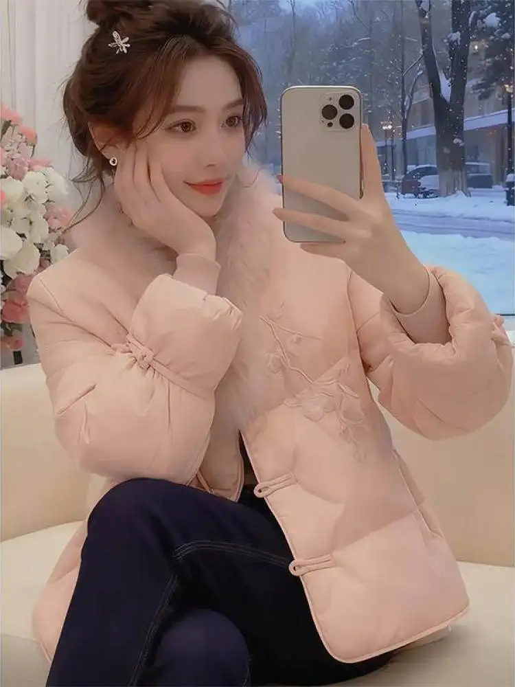 

Женская утепленная пуховая куртка с меховым воротником в ретро-стиле, корейская версия, с вышивкой, короткое пальто для повседневной носки