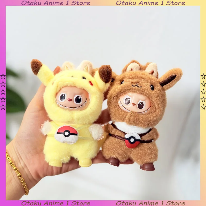 

10 см мультфильм Labubu 4,0 одежда Kawaii Charizard Пикачу наряд с сумкой мини плюшевая кукла одежда модные аксессуары для кукол