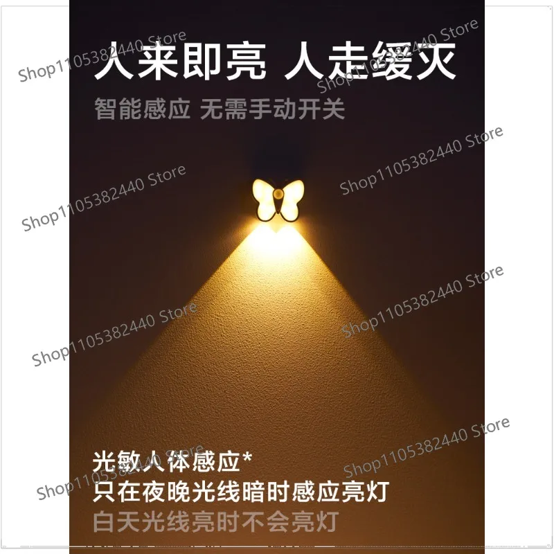 The sensor light is on automatically at night, and the entrance door is on. Home smart corridor, aisle, corridor corner,