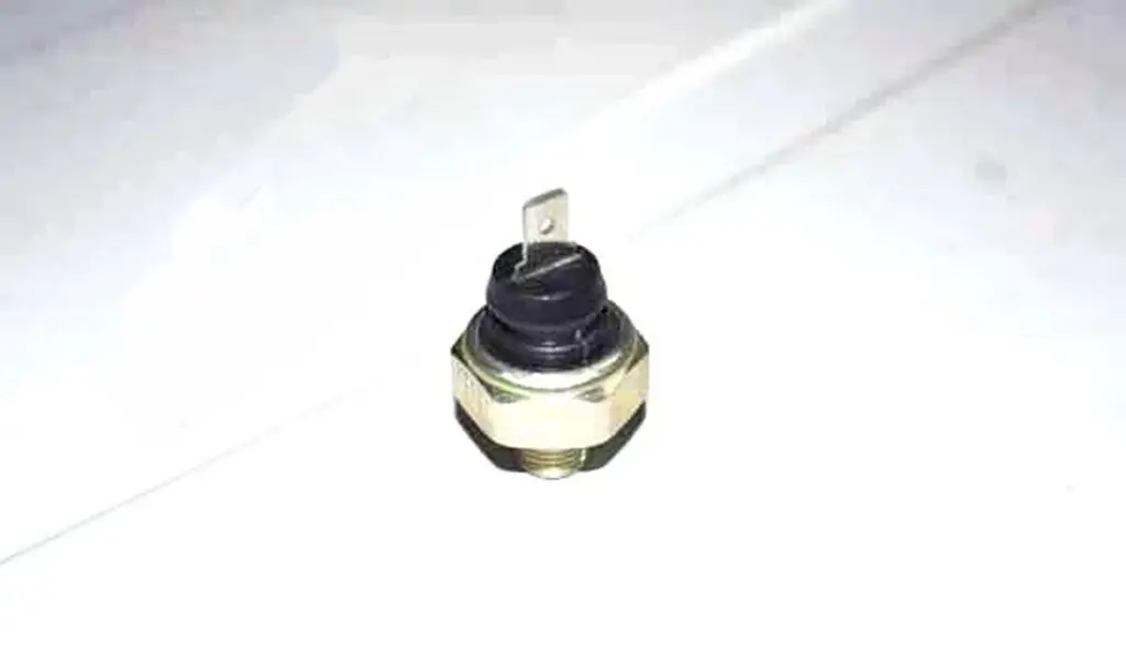 oil pressure sensor for Chinese CHERY A1 M1 Yoyo QQ / QQ3 1.1L SQR472 372 Engine Auto car motor parts 372-1002070