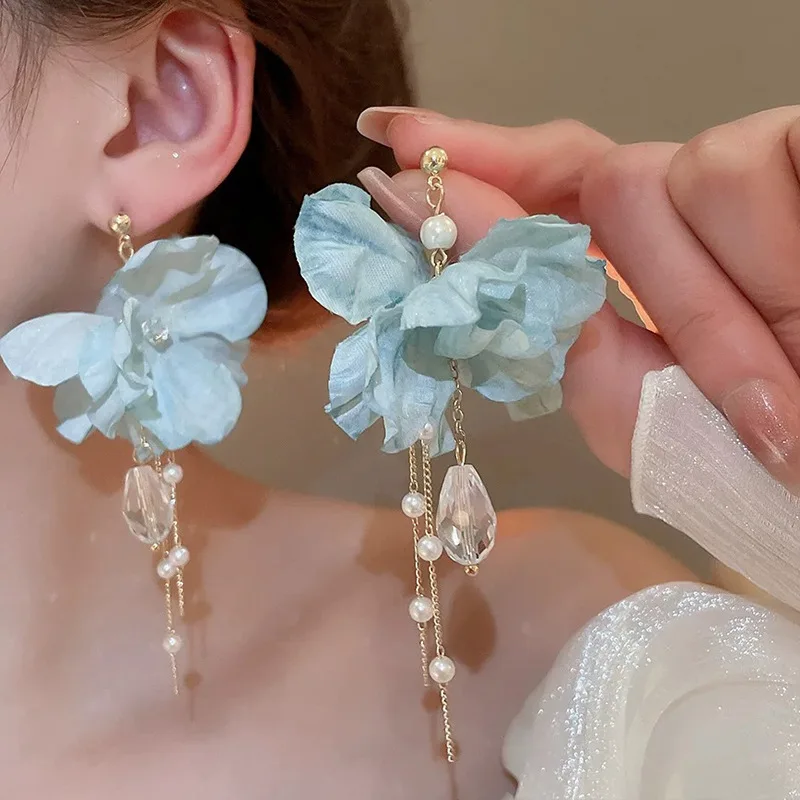 

Blue gradient flower droplet pendant ear pendants with fairy and gentle vitality, versatile earrings for young girls