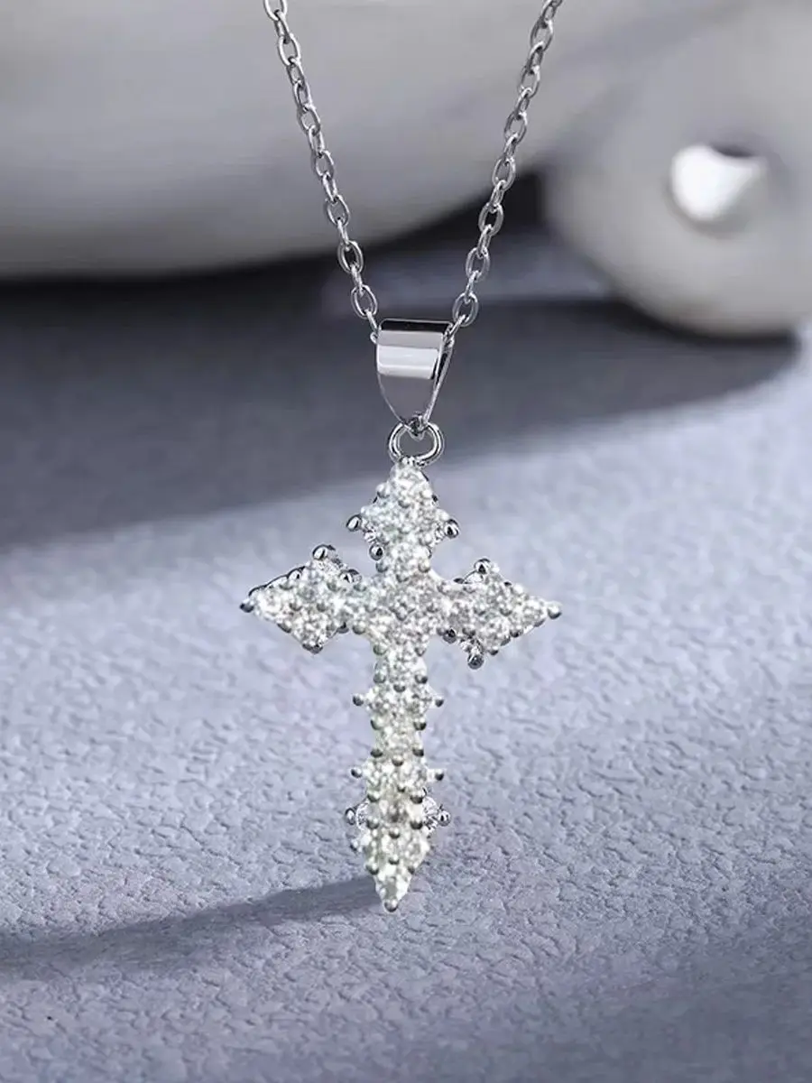 

Europe and the United States simple niche high sense clavicle chain light luxury studded with diamond cross necklace