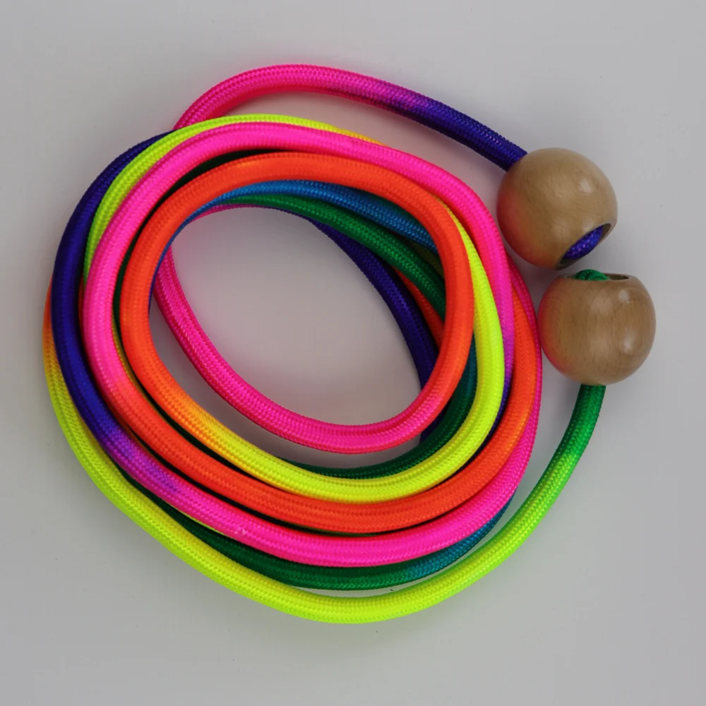 حبل قفز طويل بألوان قوس قزح للأطفال (5 أمتار) - حبل سرعة متين لممارسة التمارين الجماعية وألعاب الاستراحة وفصول التعليم البدني