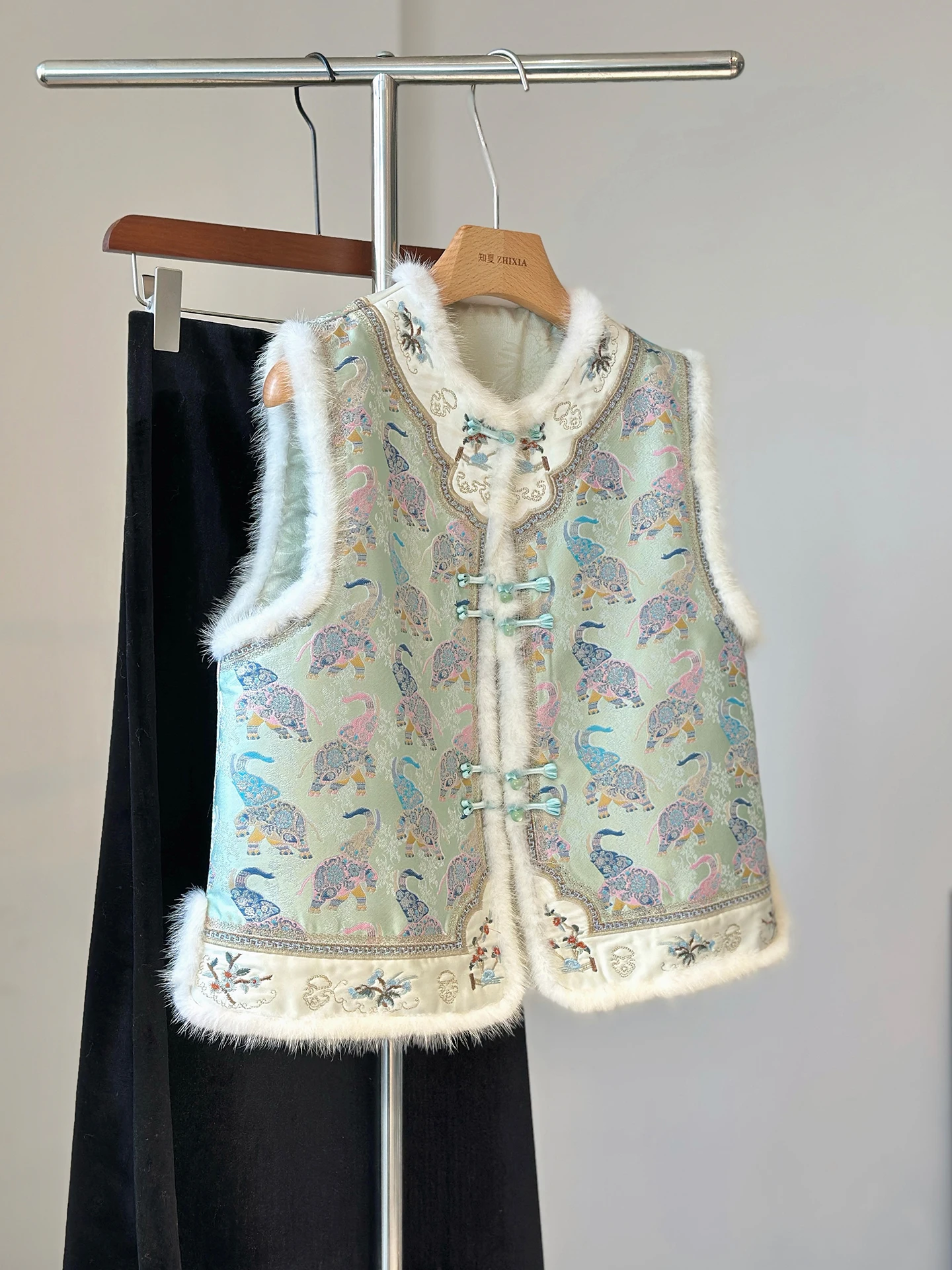 Fur Machine Embroidery Song Dynasty Brocade Vest Women's Quilted Outer Wear White Age-Reducing National Thickening