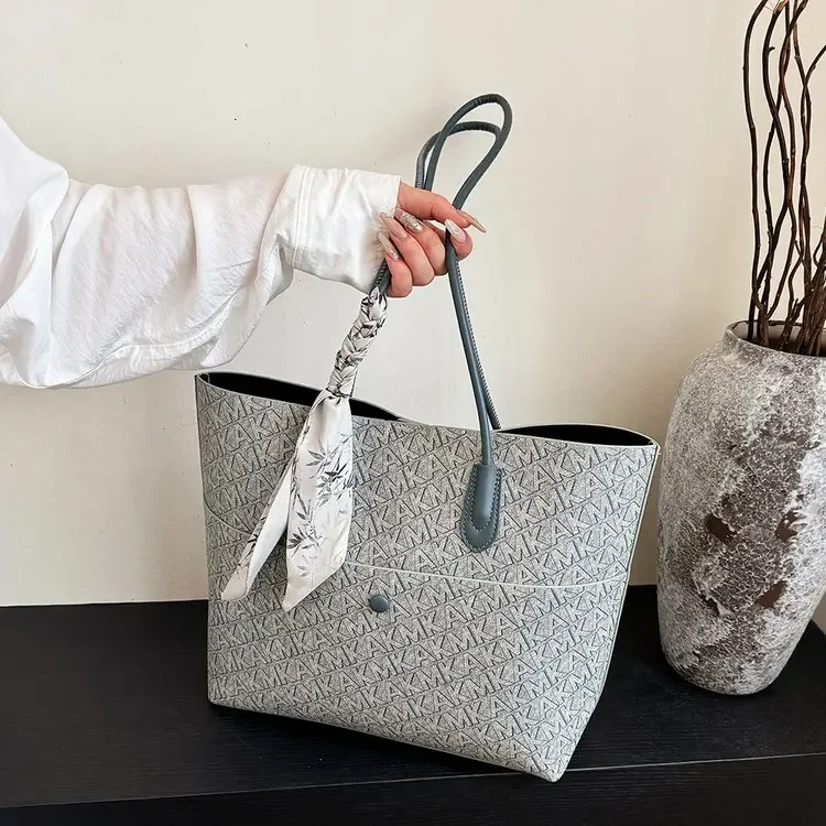 

‌Retro Bucket Bag with Detachable 2025-Women's Large Capacity Shoulder Bag, Split Leather Crossbody Purse for Hiking&Office Chic
