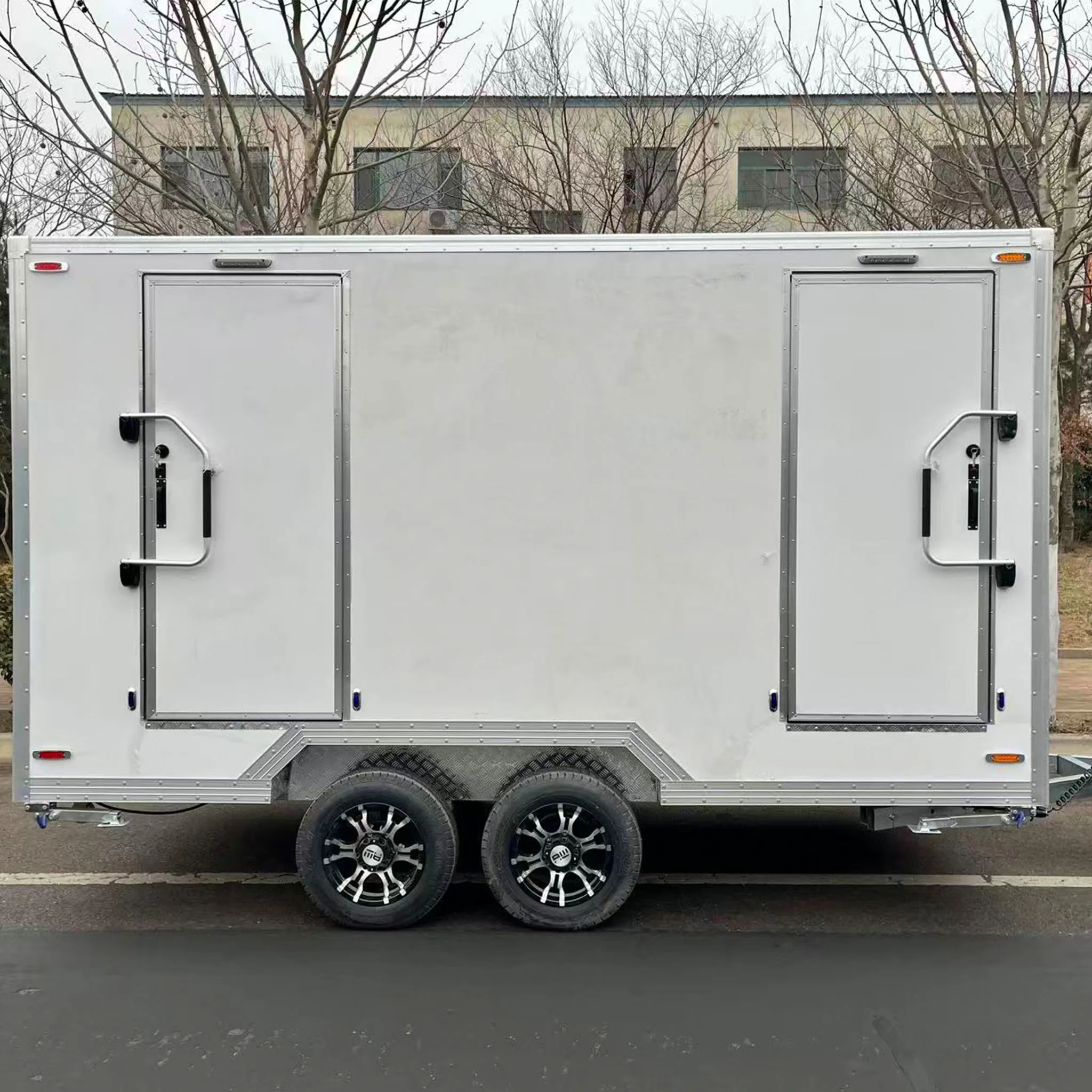 Easy Clean Portable Toilet Trailer Smooth Interior Surface Stain Resistant Customized for Festival Outdoor Carnival Activities