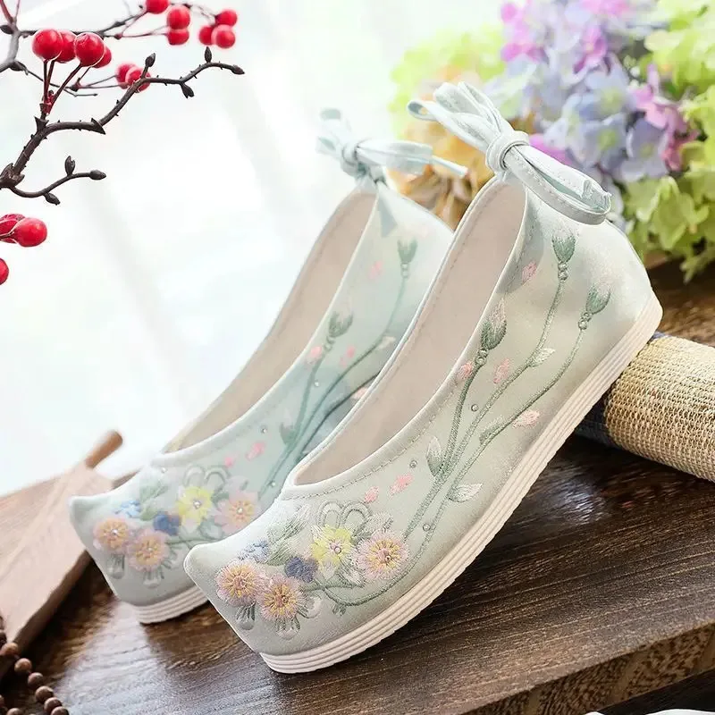 Hanfu الأحذية التقليدية النساء الصينية شقة التطريز الأحذية خمر الأحذية تأثيري سميكة الدافئة Hanfu أحذية حجم كبير 41 هدية النساء