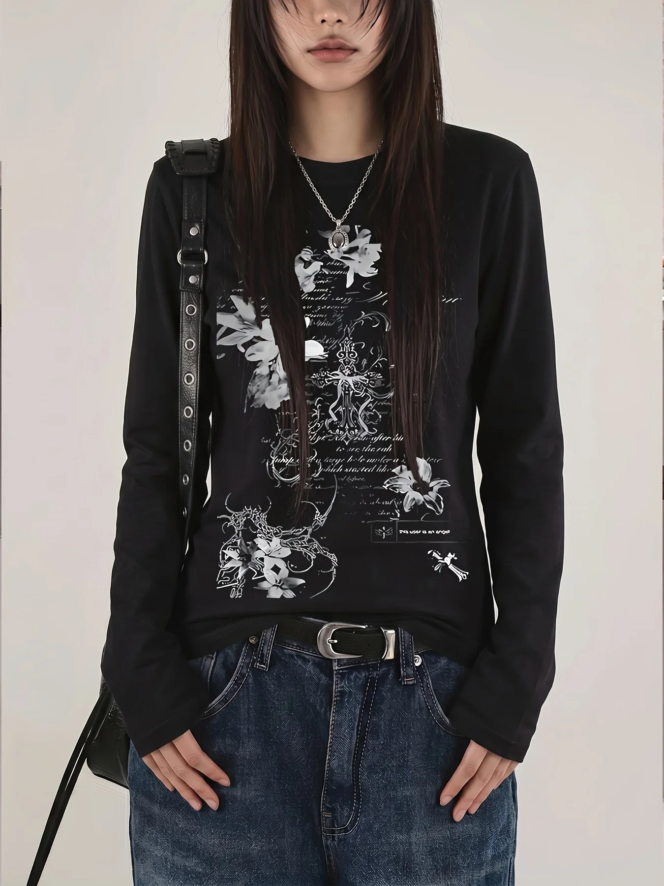 Y2k ink floral manuscript cross print loose and slimming versatile base shirt, casual sports long sleeved T-shirt top