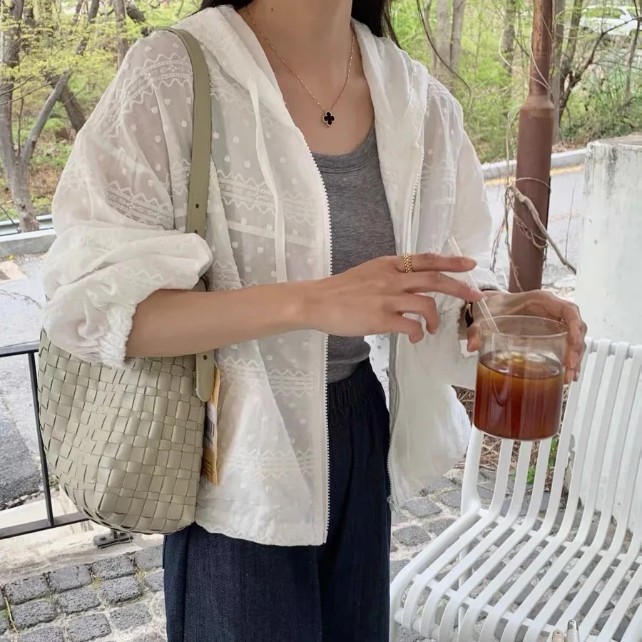Korean Style Hooded Lightweight Embroidered Zipper Jacket Loose Fit Polyester Short Sleeve T-Shirt for Women Summer Season