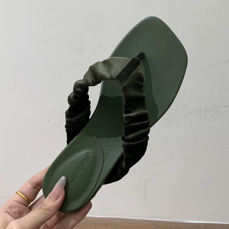 

BOMENDUI 2026 Новые летние женские шлепанцы с плиссировкой, модные повседневные уличные сандалии для отпуска