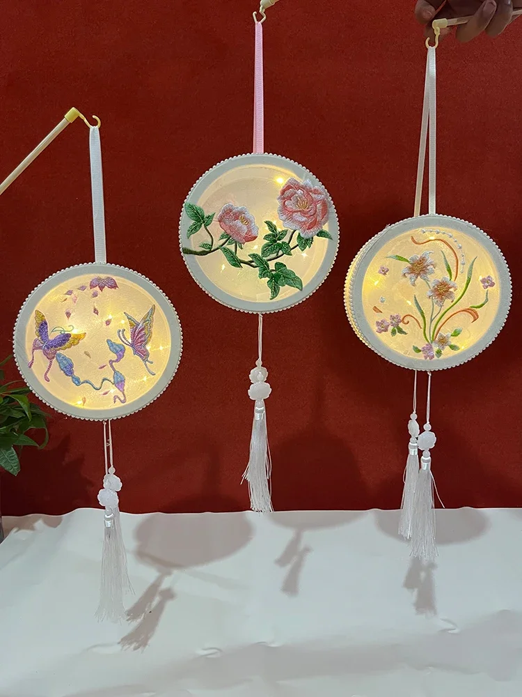 Ancient Lantern Festival lanterns, children's hand-held luminous Mid-Autumn Festival embroidery lanterns, Hanfu palace lanterns