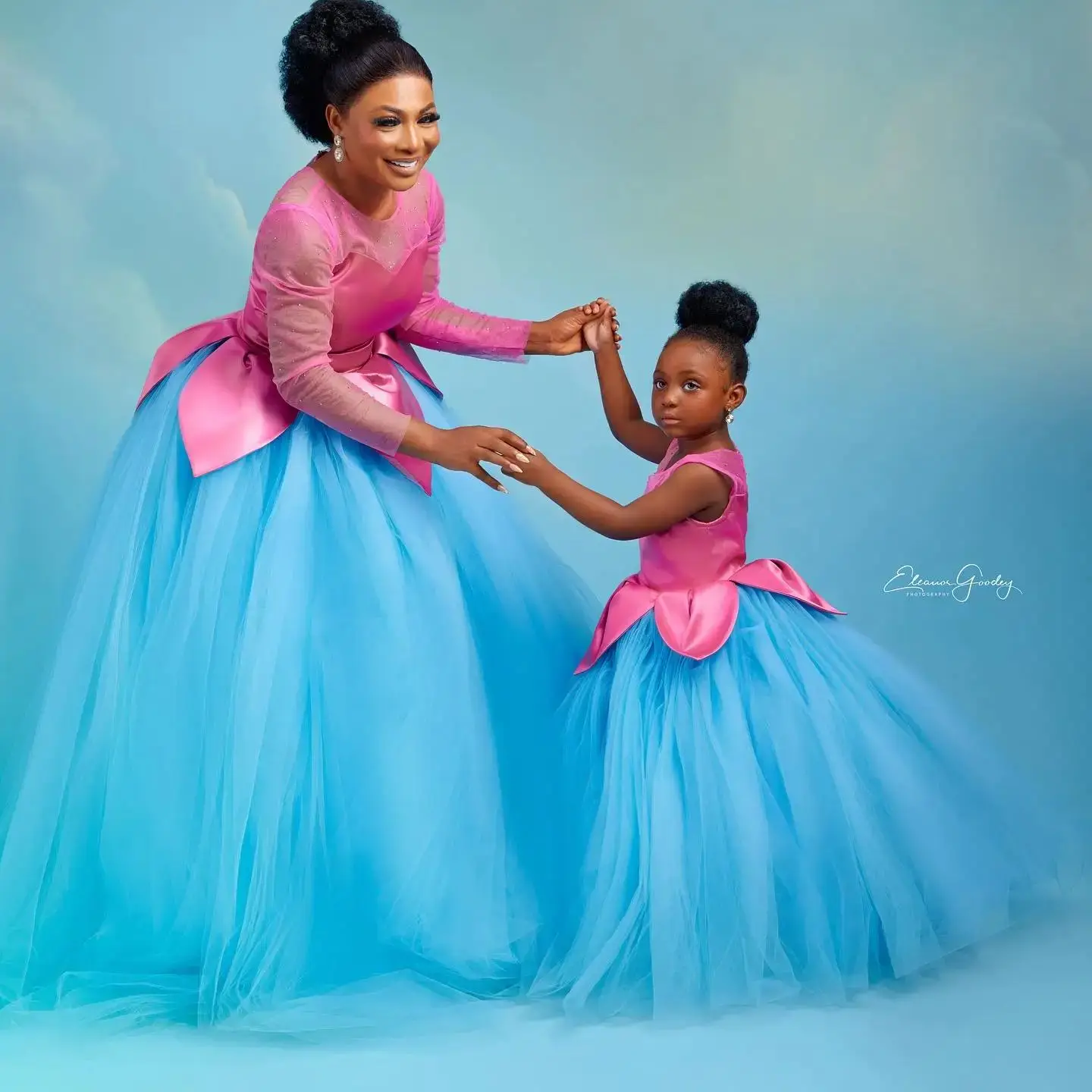 

Delicate Mom and Kid Family Look Matching Dress For PhotoShoot Pink And Blue Extra Puffy Ball Gown Tulle Mother And Me Dressing