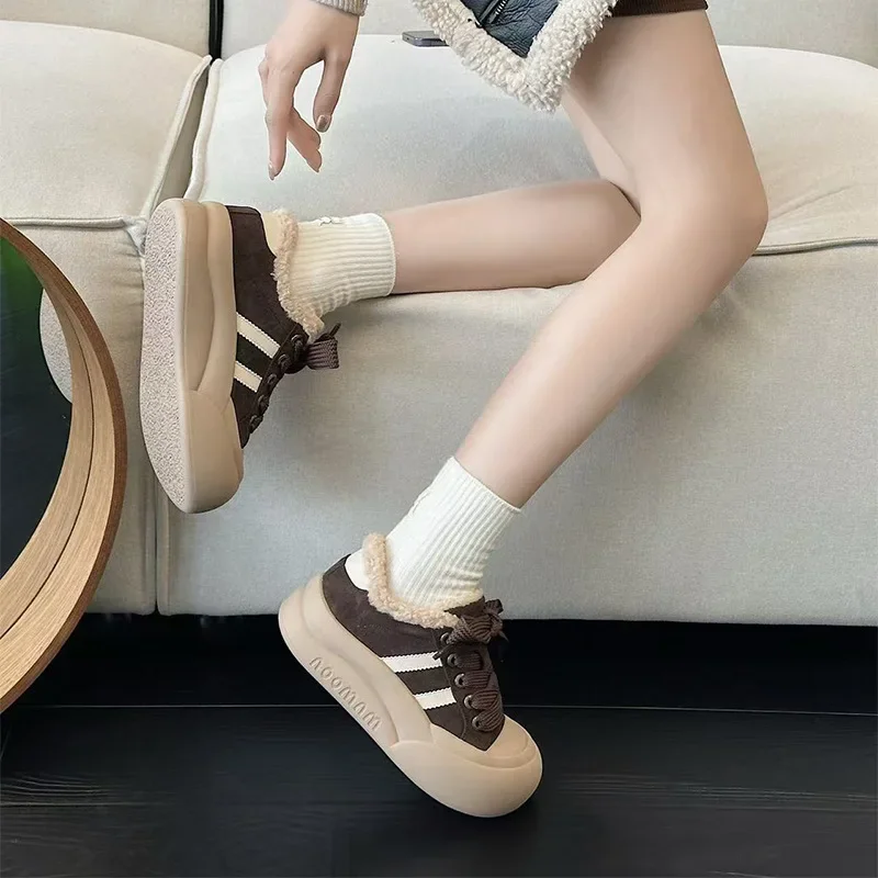 Sepatu kulit jelek Lucu wol domba Timur Laut roti katun wanita kasual baru beludru hangat Sneaker olahraga Lace-up Ins modis