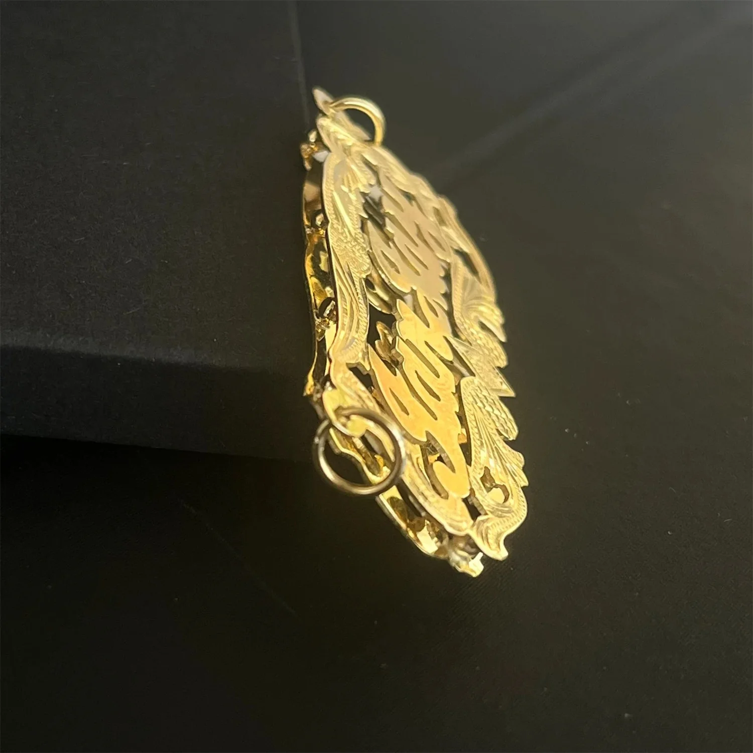 맞춤형 18K 금도금 이중 이름표 개인 맞춤 수제 참 펜던트 세밀한 3D 효과 환상적인 펜던트 선물