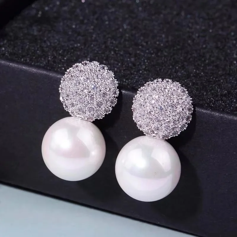 Huitan Damen-Ohrringe mit künstlichen Perlen, Hochzeitsaccessoires mit brillantem Zirkonia, anmutiger silberner Alltagsschmuck