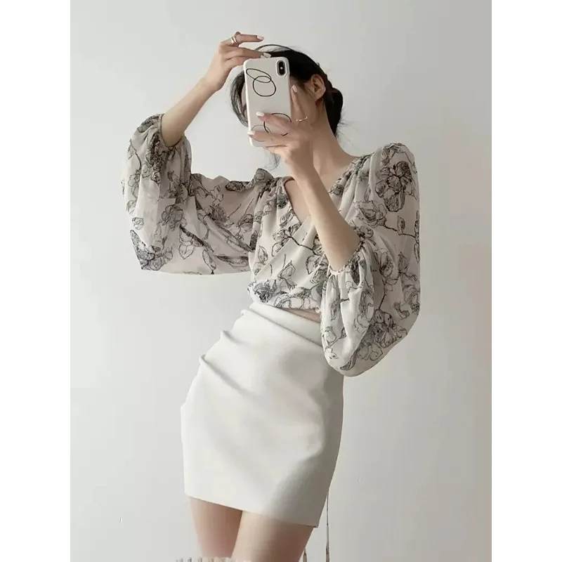 

French Temperament Ink Print Lantern Sleeve Top Women Summer New V-neck Long-sleeved Short Top
