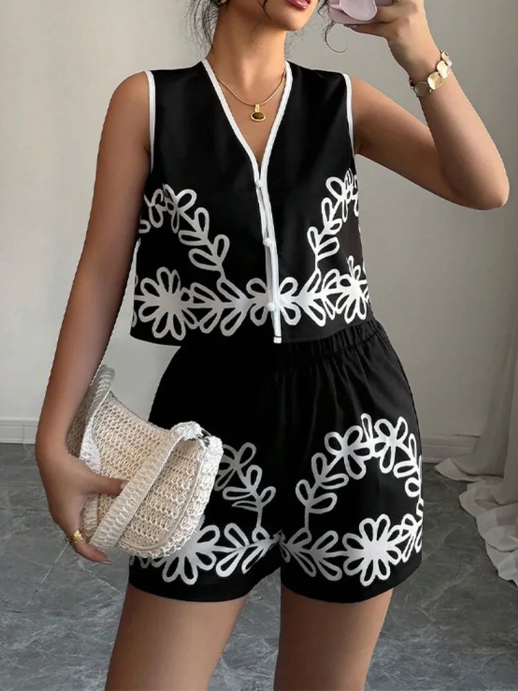 Rompi Kerah V Gambar Cetak Bergaya Tren Liburan Musim Panas 2025 + Celana Pendek Setelan Dua Potong Set Pendek Wanita Kantor Ramping Kasual Musim Panas Baru