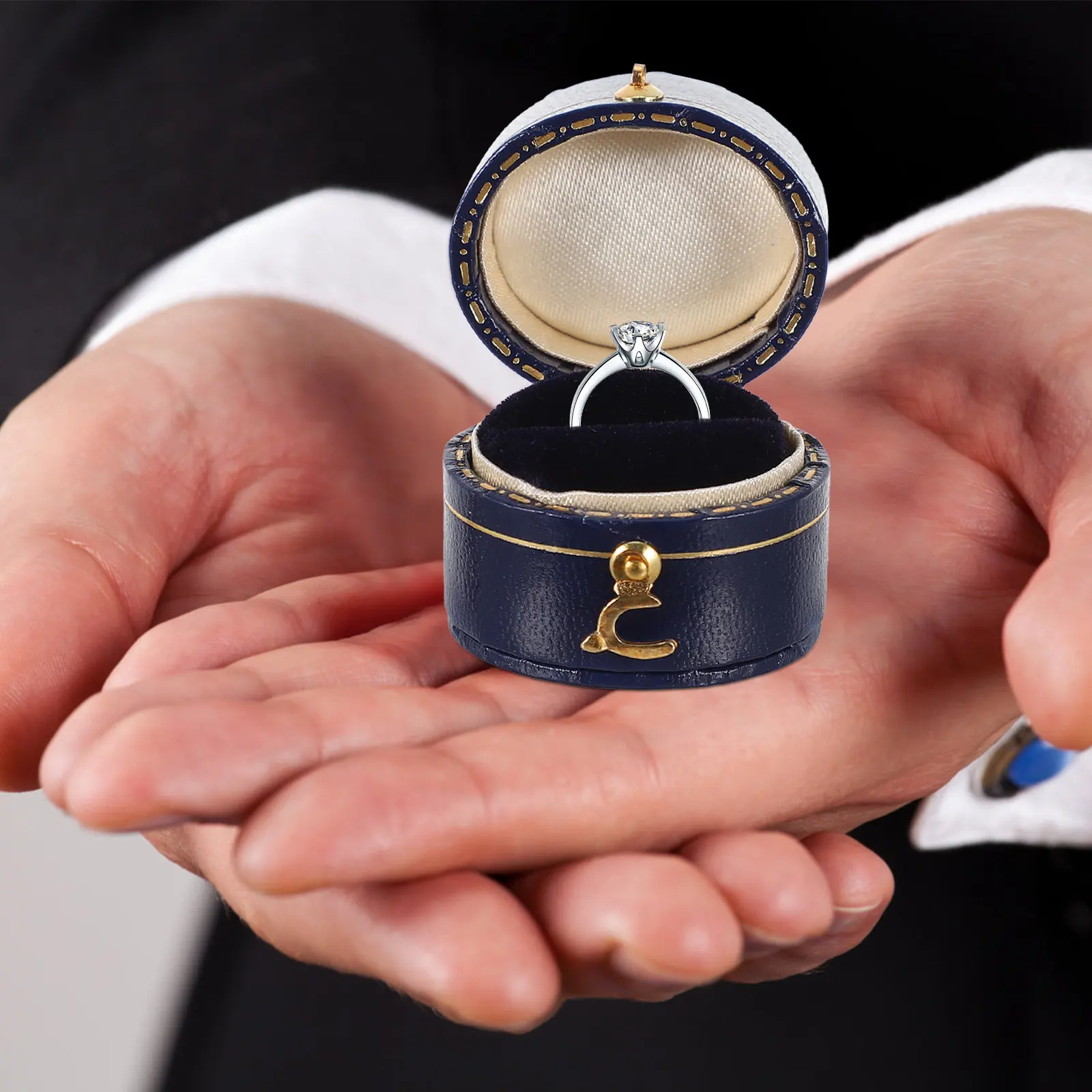 

1Pcs Mini Ring Box Oval-Shaped Small Jewelry Storage Box Portable Exquisite Delicate Ring Case Retro Chic Gift for Her