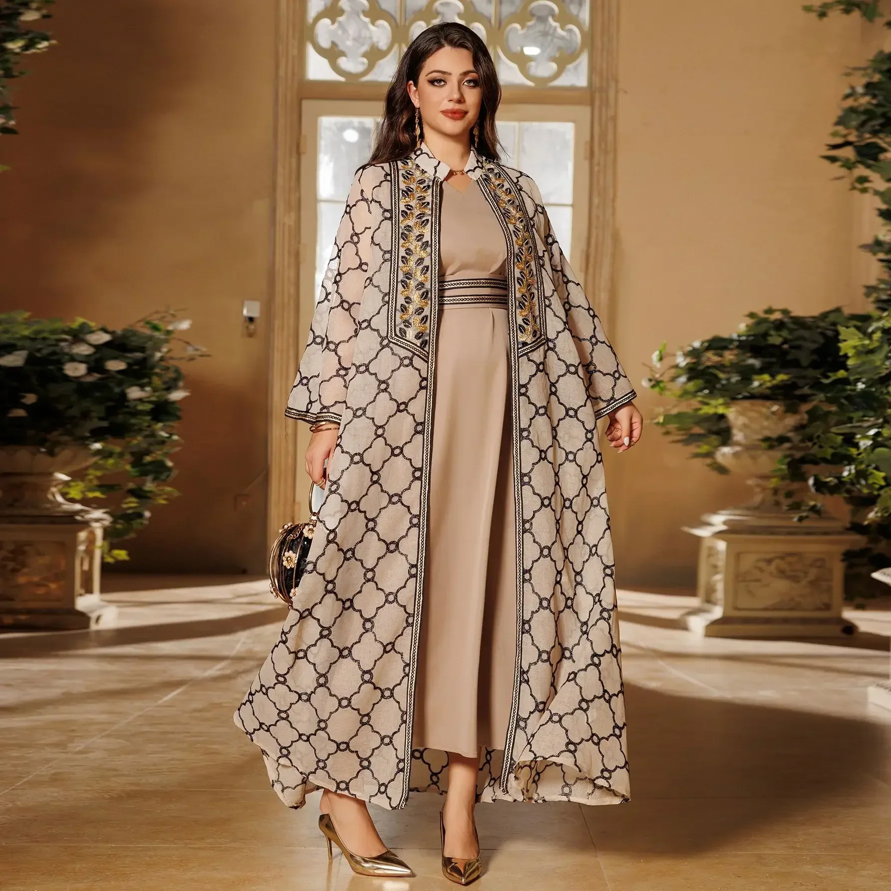 The Abaya long robe sets for Middle Eastern and Saudi Arabian women, including Muslim embroidered cardigan vests and skirts.