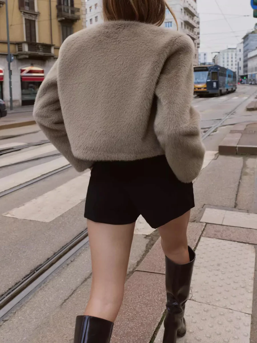 حار كسول Sle تأثير الفراء الاصطناعي Jaet ort ملابس خارجية خريف جديد 2025 معطف نسائي دافئ من ألياف البوليستر #3