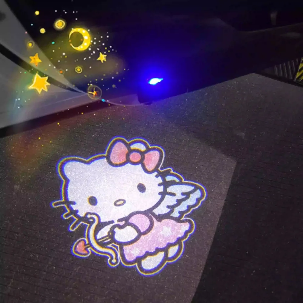 Luz de Boas-Vindas Hello Kitty para Carro, Projetor Sem Fio para Porta, Lâmpada de Projeção no Chão com Indução Automática, Luz de Atmosfera para Carro, Decoração, Presente