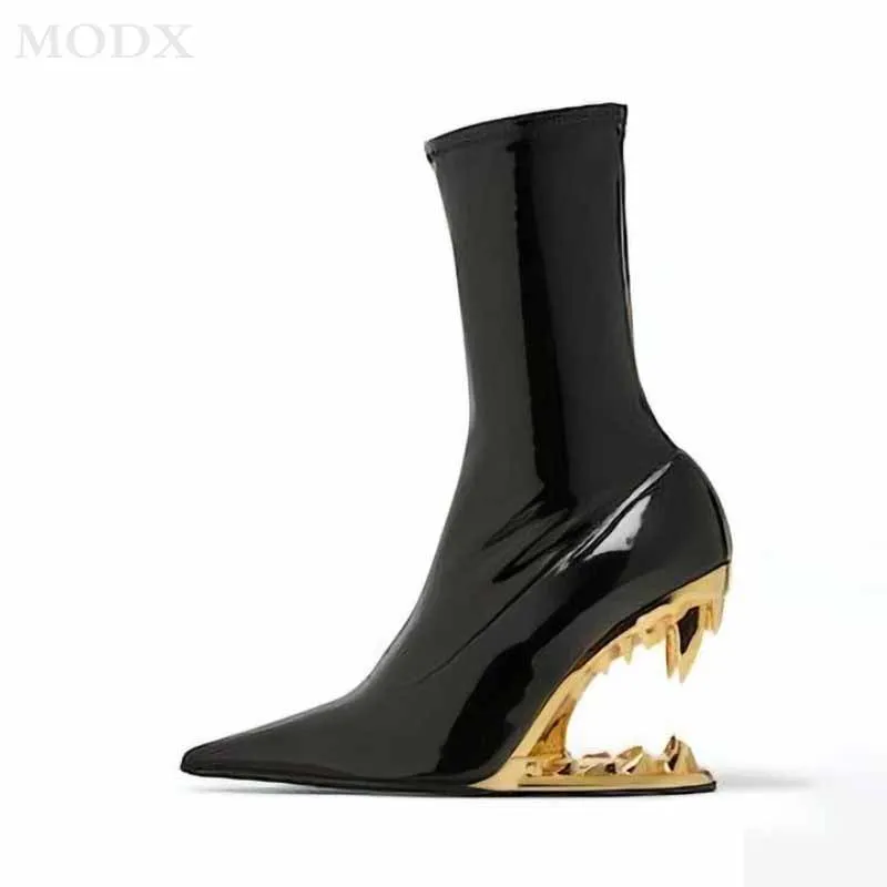 

Metal Hollow Tiger Teeth Stretch Boots Strange Style Pointed Toe Slip-on Fashion Patent Leather Sock Boots Female Runway Shoes