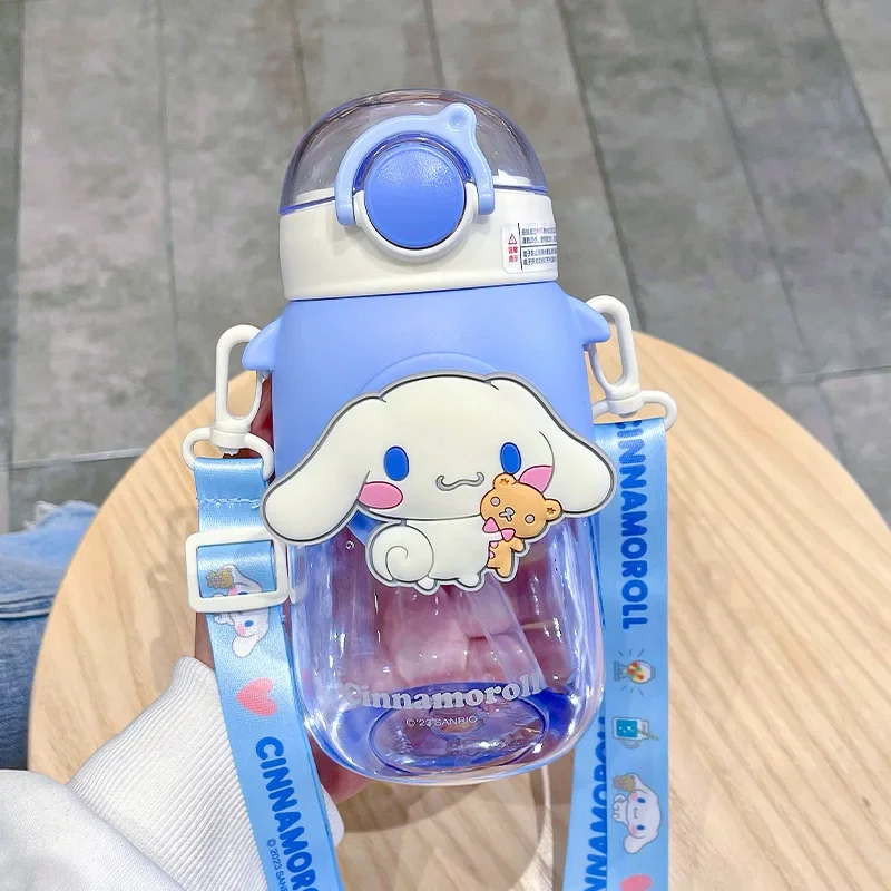 

Sanrio 690ml Large Capacity Water Bottle Cinnamoroll Kuromi My Melody Portable Straw Water Cup for Outdoor Sports Fitness