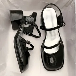 Nowe antypoślizgowe sandały z okrągłym noskiem Buty damskie Casual 2024 Summer Hollow Beach Eleganckie buty Koreańska moda Buty imprezowe Woman Design