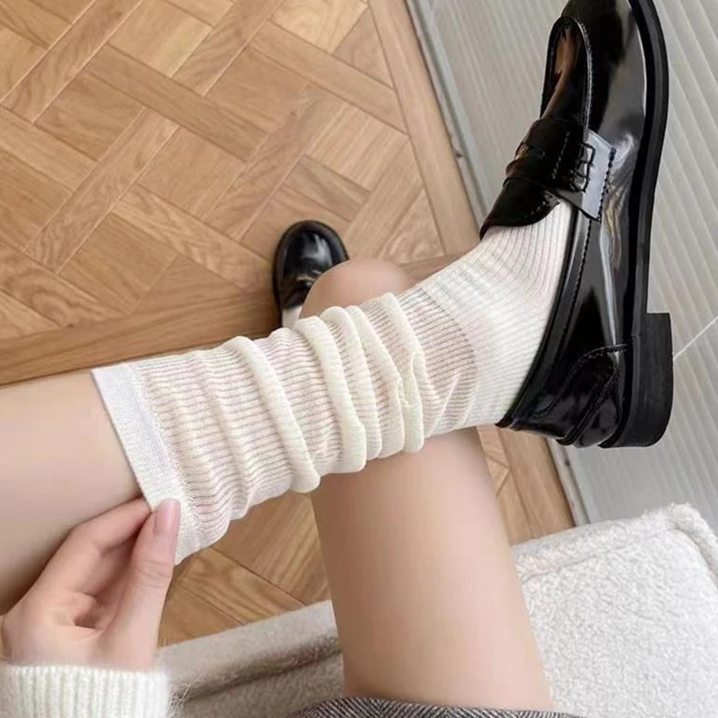 Dámská léto hubený mid-calf ponožky pohodlné a prodyšné student ponožky celistvý barva jednoduchý mid-calf ponožky svislý pruhované