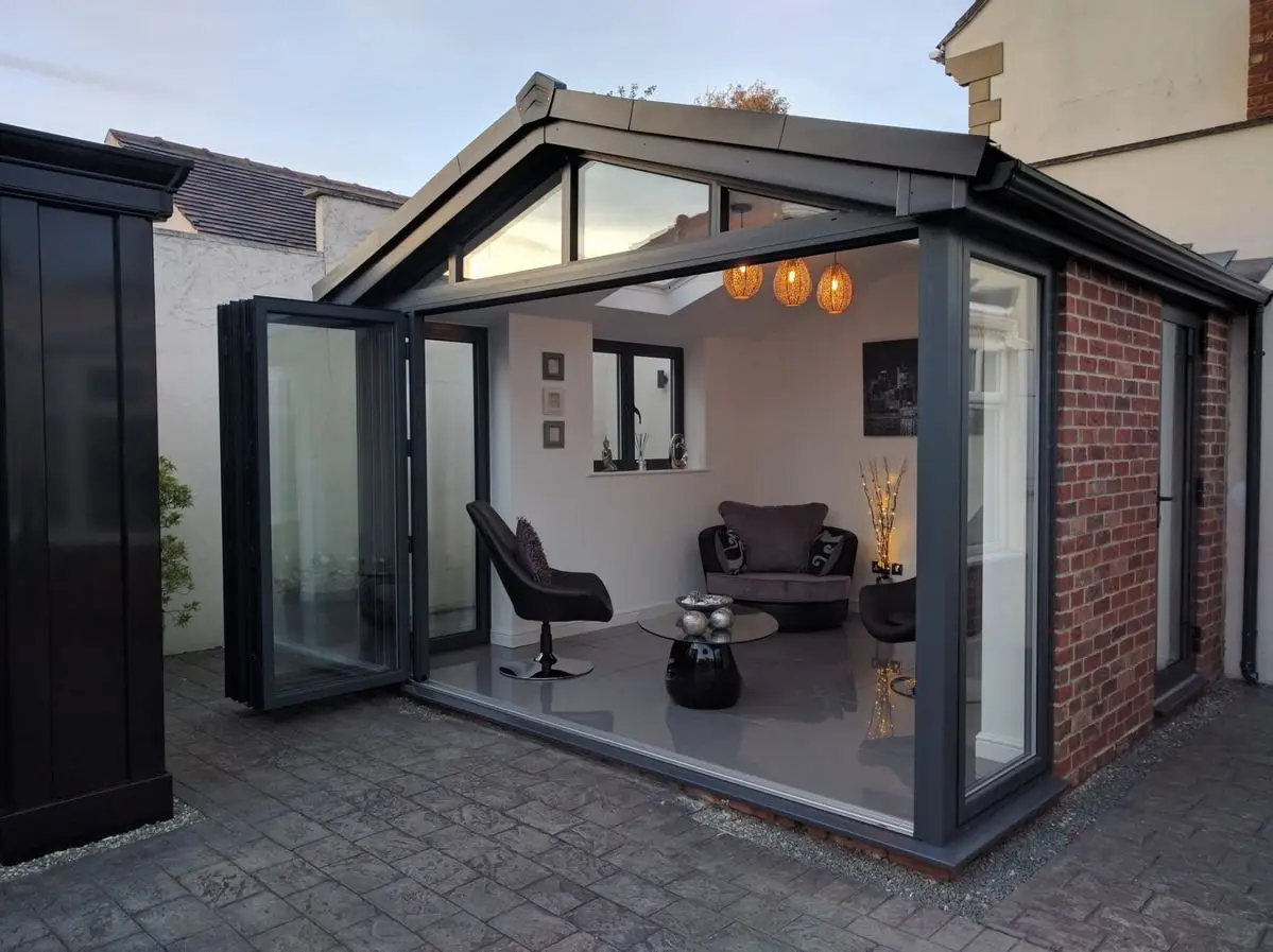 

Heavy-Duty Folding Doors Double Tempered Glass Noiseless Bi Fold Doors System Modern Design Aluminum Alloy for Exterior Interior