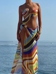 Bikini con estampado de rayas coloridas y elegantes, diseño de escote de tiras Sexy, adornos de estrella de mar dorados, corte cómodo con encubrimientos largos