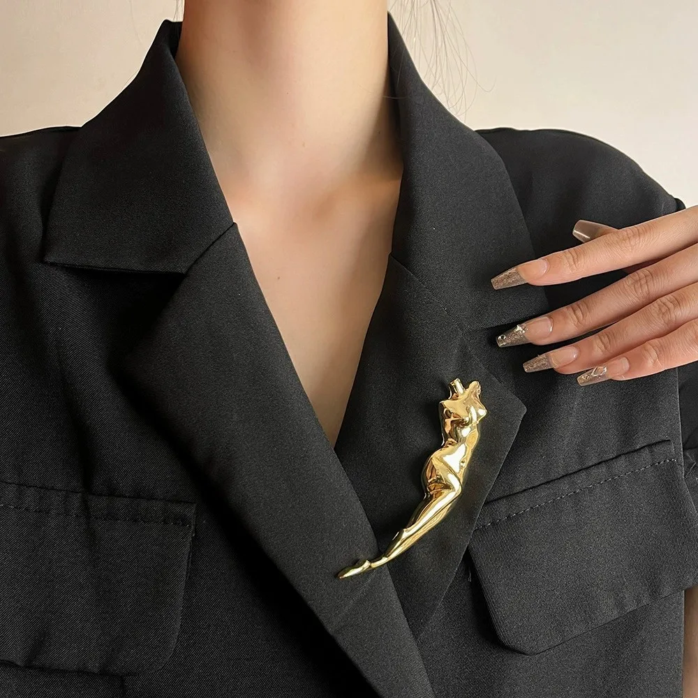 

Fashionable Elegant Classic Figure Pin Unique Design Attractive Brooch Suitable for Ladies' Gatherings