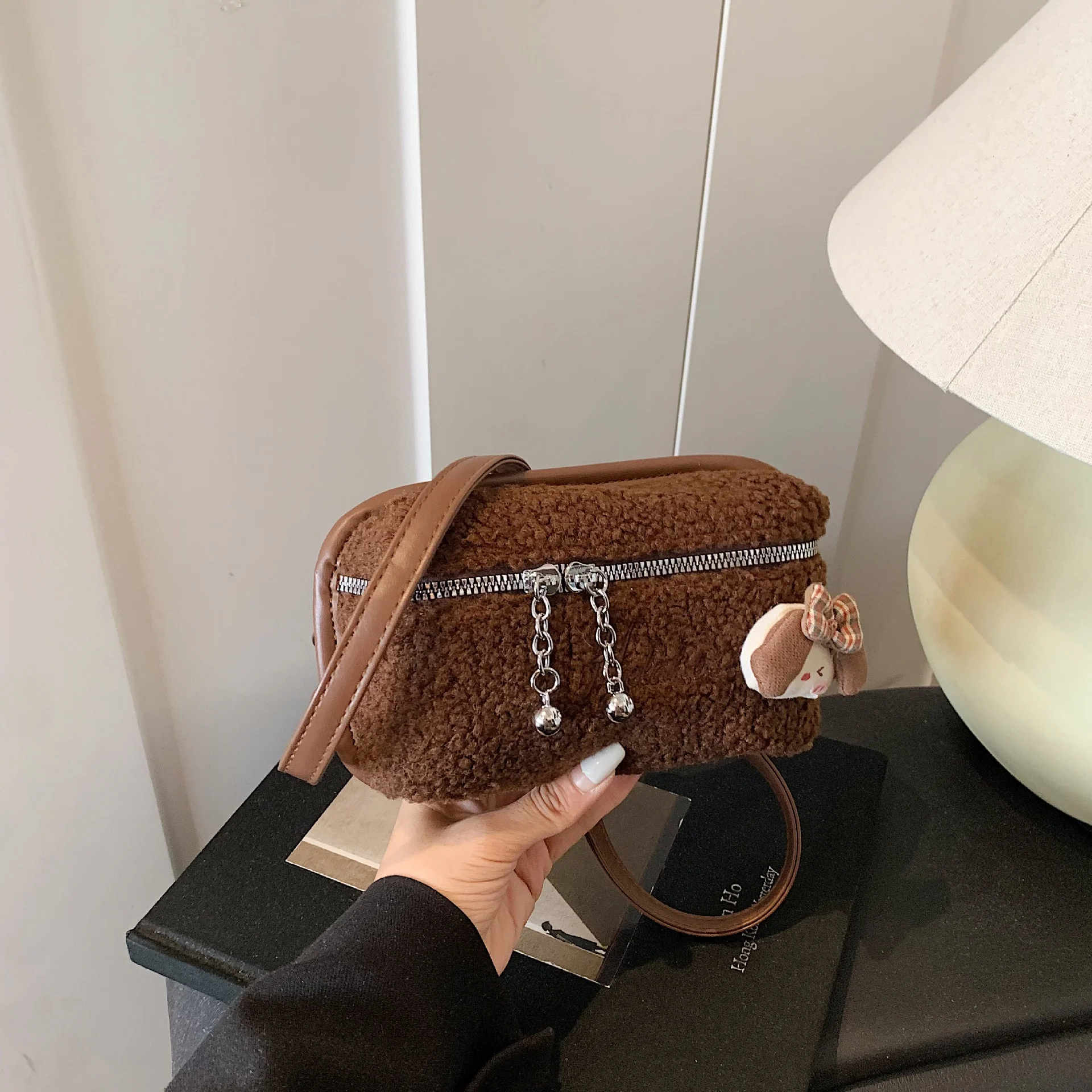 

Осень-зима плюшевая сумка-коробка женская модная легкая роскошная высококачественная трендовая маленькая квадратная сумка на одно плечо милая сумка для губной помады для девочек