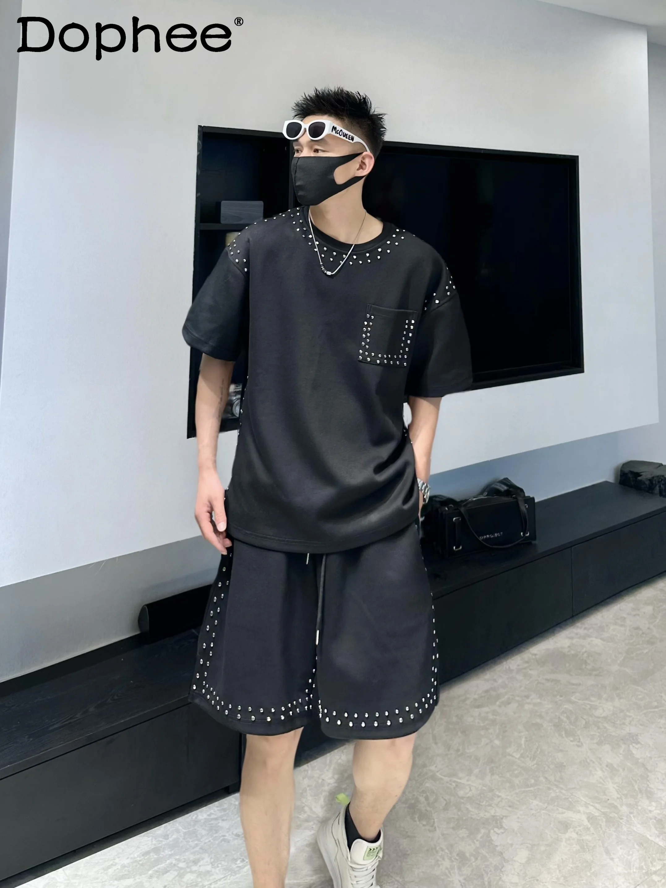 

2025 Fashion Handsome Men Summer Trend Heavy Craft Rivet Inlaid Diamond Personality Round Neck Short Sleeve Shorts Two-piece Set