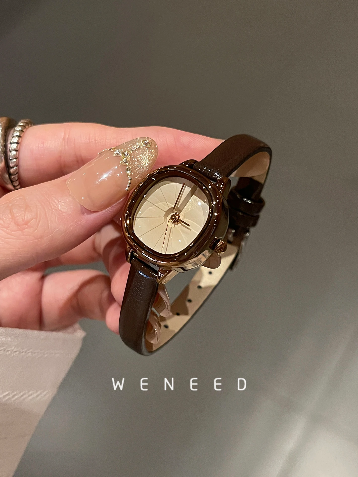 

Original gift luxury watch for womenretro brown small dialsimple and elegant highend women's watch, women's gift, women's gift