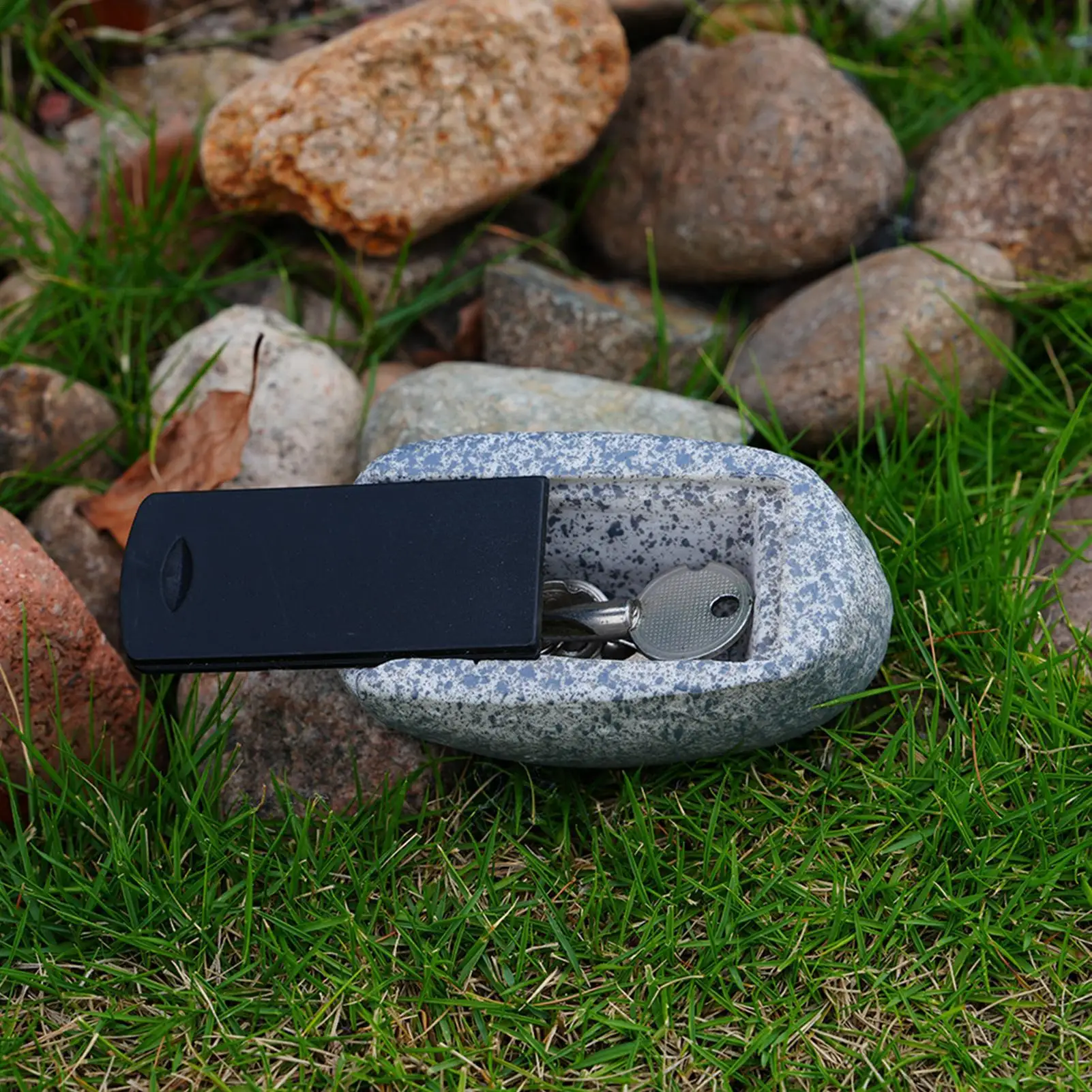 Simulated Stone Key Box Rainproof Multi-Functional Case Concealed Key Holder Rock For Yard Garden Patio Backyard Lawn Homeowners