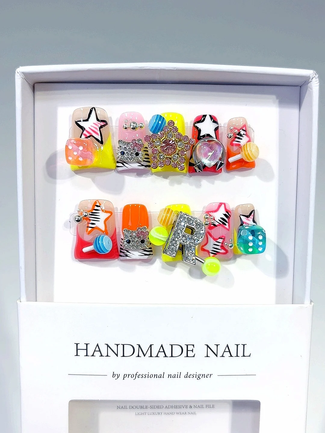 เล็บปลอมกดติดทรงสี่เหลี่ยมสั้น รุ่น Rainbow Y2K Dice Lollipop Rhinestone Star Letter R (L256)