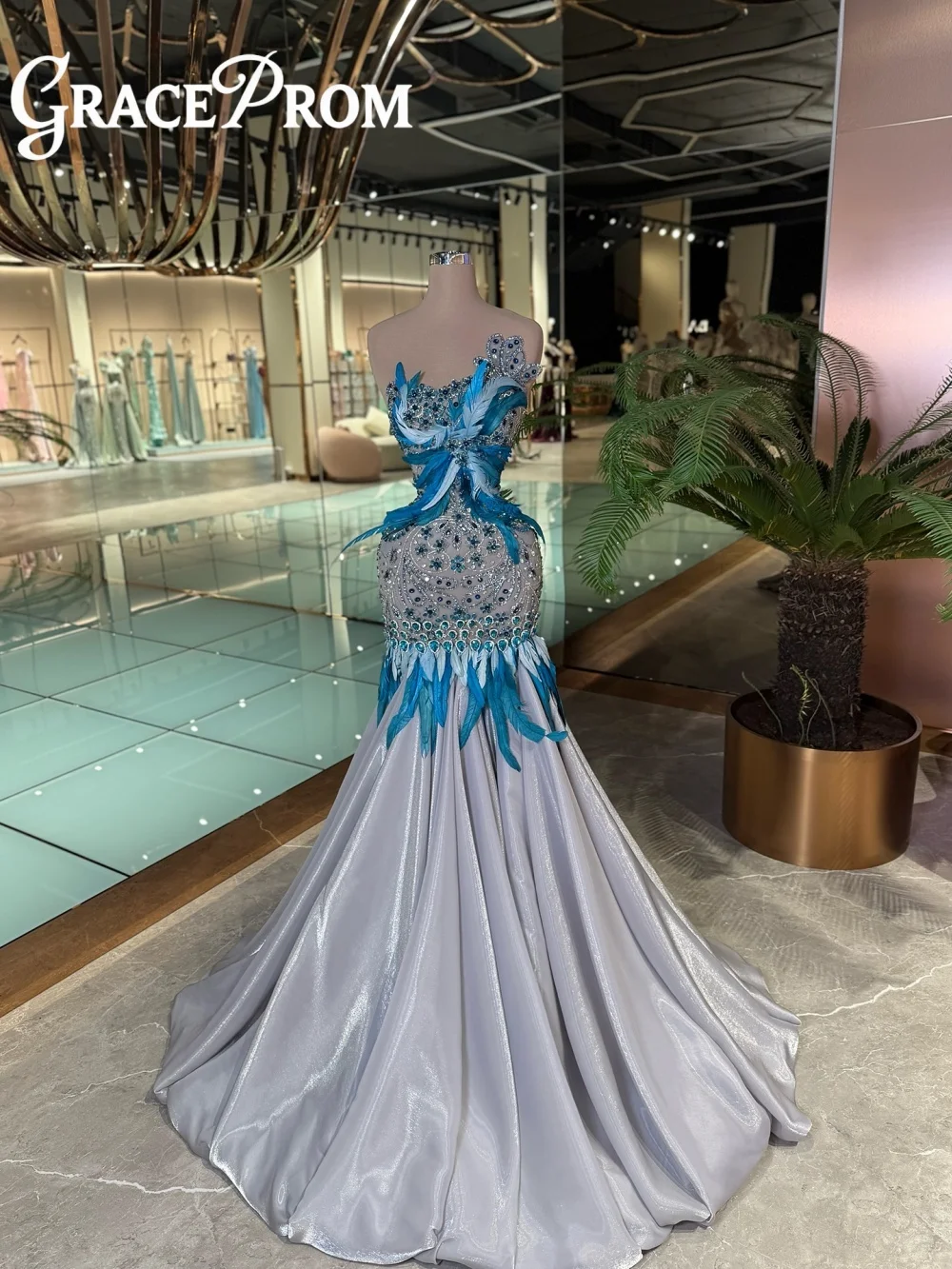 Luxuoso vestido de noite de cristal gracioso vestido de noite de penas 2026 elegante sereia até o chão vestido de festa personalizado